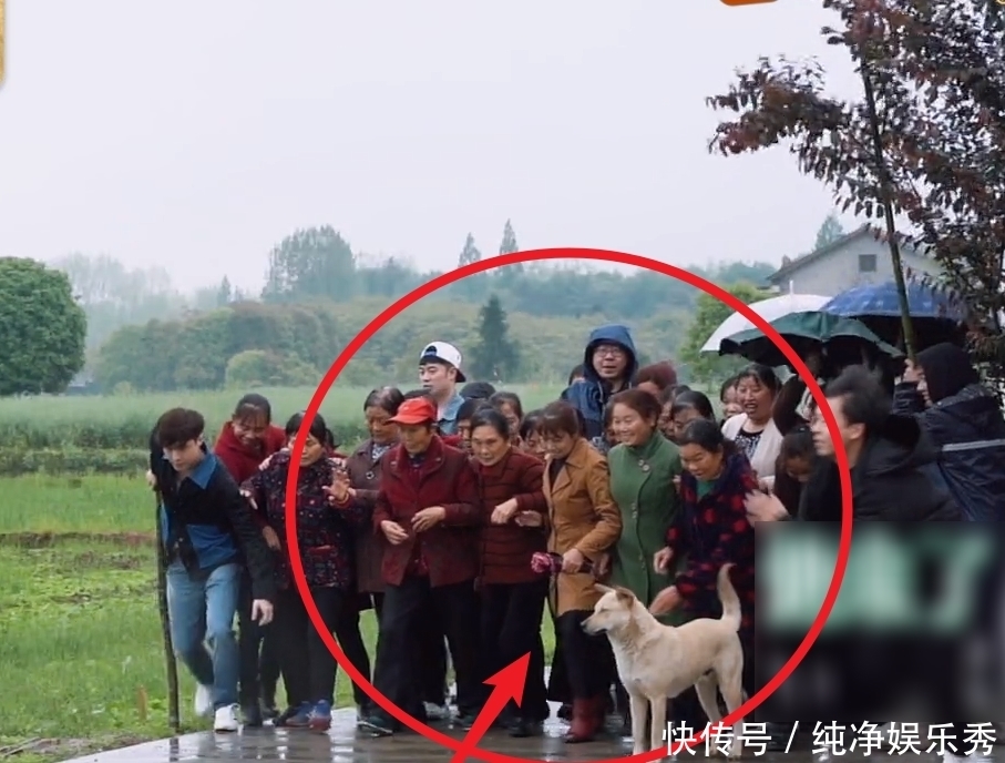 成员|向往5成员和村民一起比赛,爷爷奶奶齐上阵,雨天跑步引热议