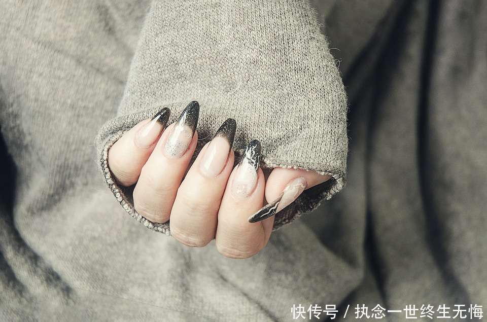 月牙|为什么有的人指甲上有月牙,有的人没有科学的解释是这样的