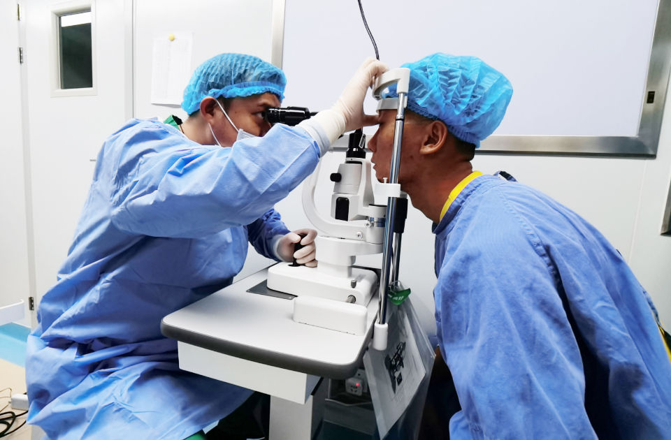 聊城|聊城：高考后准大学生扎堆摘镜，近视矫正手术迎来高峰