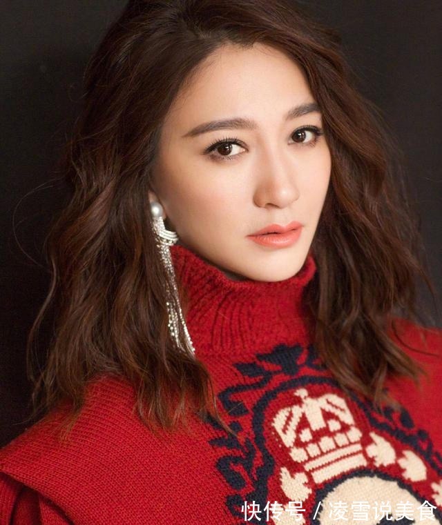 波浪卷 女人过了50就放弃''黑直发''!换上这5种发型,显小10岁都不止