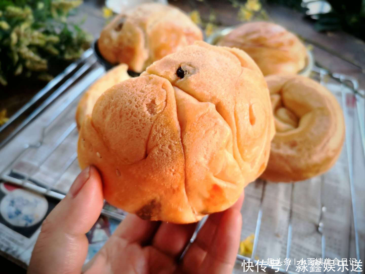做法|最近面包这个做法火了,家里烤箱都用不上,金黄香甜,松软又拉丝