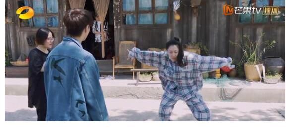 劉勝瑛|張藝興熒幕初吻來(lái)襲，黃磊黃渤一見(jiàn)面就斗嘴，互相挖苦太好笑