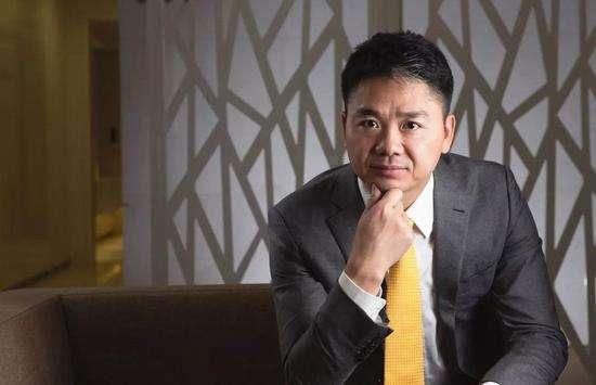 父老乡亲|当年全村人凑了500块钱和76个鸡蛋供刘强东读书，后来他如何报恩