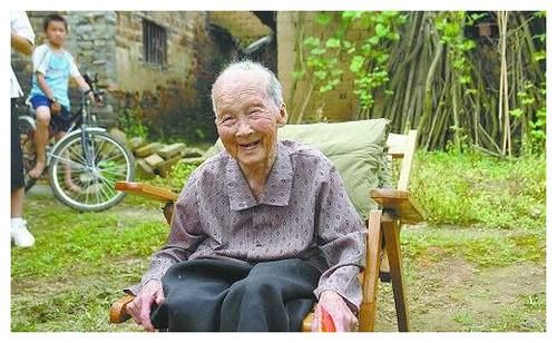 饮食|哈佛大学研究:50岁后想长寿,无关饮食和习惯,主要坚持1件事