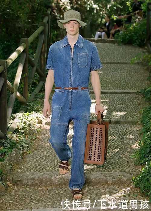 芬迪FENDI最新设计出圈,网友说像去澡堂用的篮子