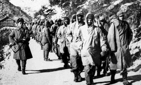 佯装|有史以来最牛的战俘:朝战不幸被俘,却佯装投敌,后炸掉美军飞机