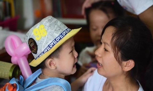 穷病|父母总是在孩子面前“哭穷”,小心“穷病”传染给孩子