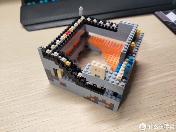 有意思的小颗粒积木——像素屋“矿洞世界”夜灯笔筒试玩