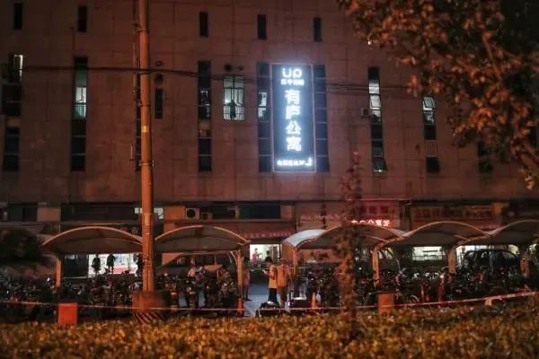 吴凡|上海确诊病例活动轨迹、最新排查结果公布！深夜直击防控现场→