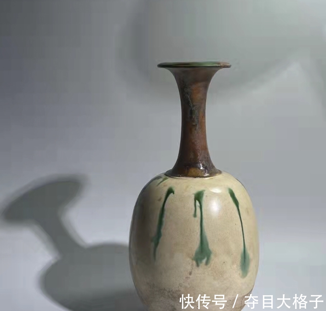 三彩!三彩长颈瓶,仿唐代的一个造型