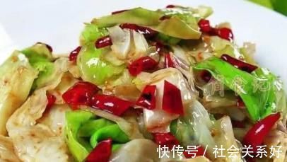 炒包菜时,万万不要直接下锅多加这1步,包菜更翠绿,还不出水