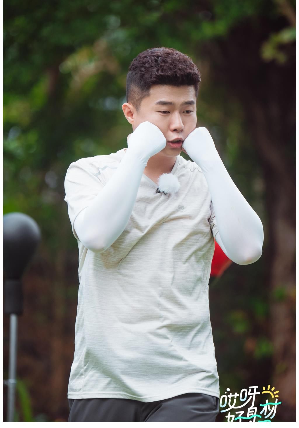 《哎呀好身材》王子异跳格斗操笑到变形 李治廷泳池躲猫猫如鱼得水