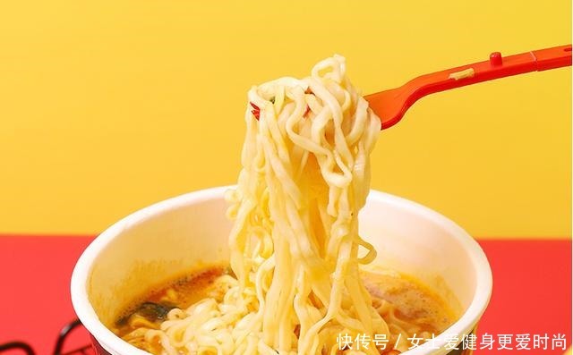 买点|建议大家超市碰到这3种方便面多买点,好吃不贵,过足嘴瘾!
