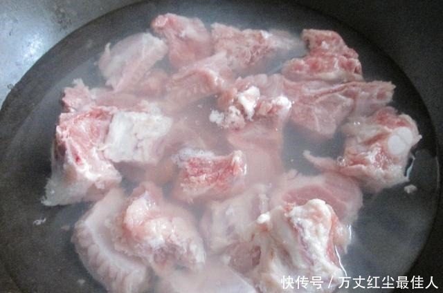 做排骨湯,多加這“1步”湯白如牛奶,補氣益血,臉色好身體棒