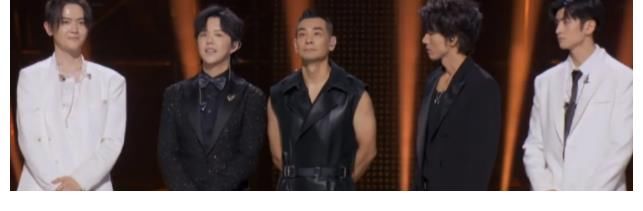 節(jié)目組|完勝《浪姐》！33位哥哥再現(xiàn)頂級舞臺，能請到這3位節(jié)目組很用心