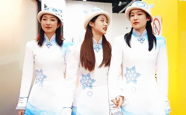 奥运会&从举牌小姐姐的服装变化，看奥运会中国风的潮流变迁，传承中创新