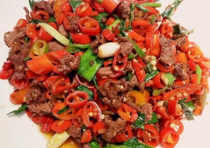 美食推荐爆炒肥肠,鱼香莲藕丸,干锅牛蛙,小炒驴肉做法