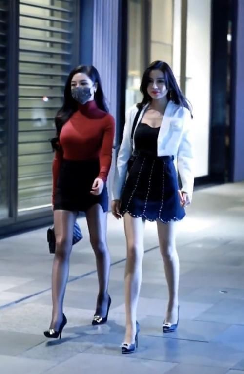 高跟鞋 黑色短裙有型又有范,都市女郎,时尚气质满分!