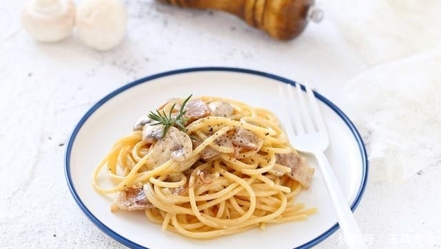几秒钟学会豪华西餐,剩奶油煮意面,香浓美味贼洋气