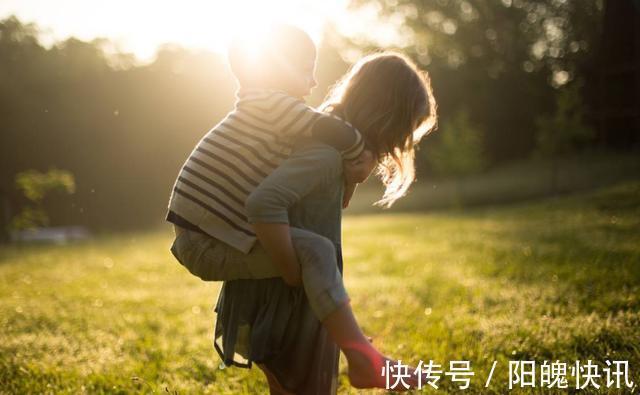 养老院|妈妈带孩子吃西餐,服务员看到餐具后说这个妈妈迟早得进养老院