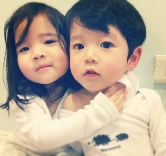 名字|爸爸姓甄,妈妈随意给龙凤胎取的名字,上户口工作人员:水平高