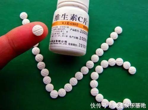 2种小药片,丢进水里用来浇花,土壤两年不板结,开花多长的旺