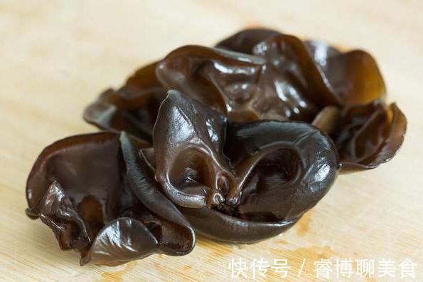 木耳|炒木耳总是炸锅很危险,记得多做这1步,木耳不炸锅更爽脆