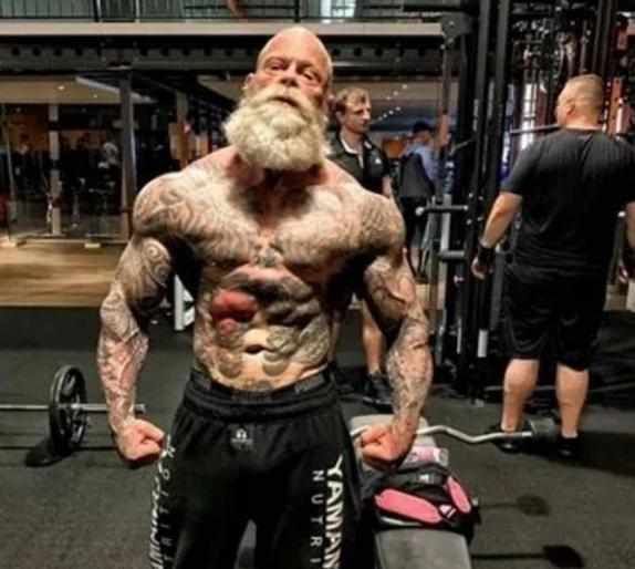 强身健体|那个年过半百，坚持健身纹身30年的荷兰“潮老头”，现在过得怎样