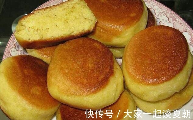 红薯新吃法,不放水,不放糖,做出松软香甜的饼,一端上桌抢光光