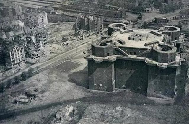 掉落|德军最强防空塔，27吨炸弹轮番打击，外层塔皮都没有掉落