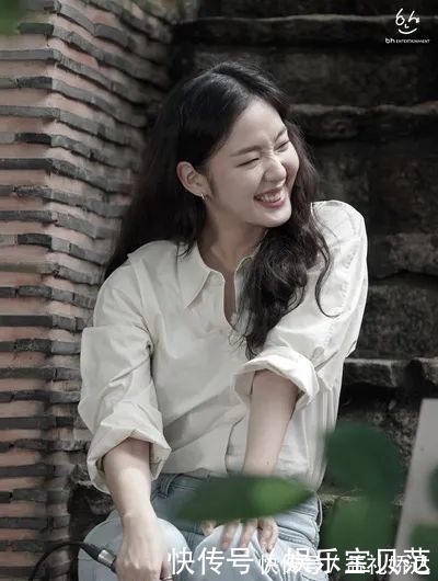 淡颜系|双眼皮、一字眉已经过时了,现在的美女标准是这样……