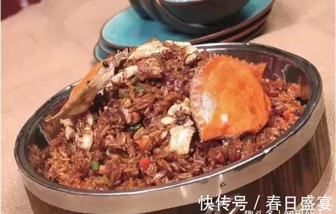 美食推荐:风味香酥鸭、香米炒蟹、黄椒酱鱼头配面制作方法