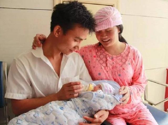 爸爸|“佛系奶爸”走红网络,用“臭袜子”给孩子喂奶,宝妈哭笑不得