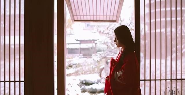 三国|她是三国时期的“狠人”,不惜自毁容貌,来表达对丈夫的爱