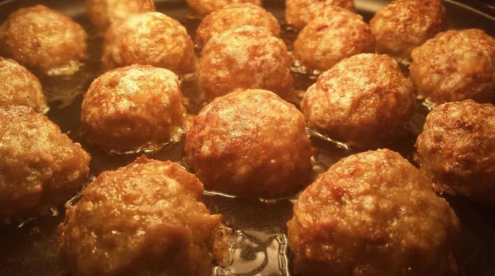 炸丸子,外行才用淀粉!换成这2样,丸子外酥里嫩,松软Q弹,真香