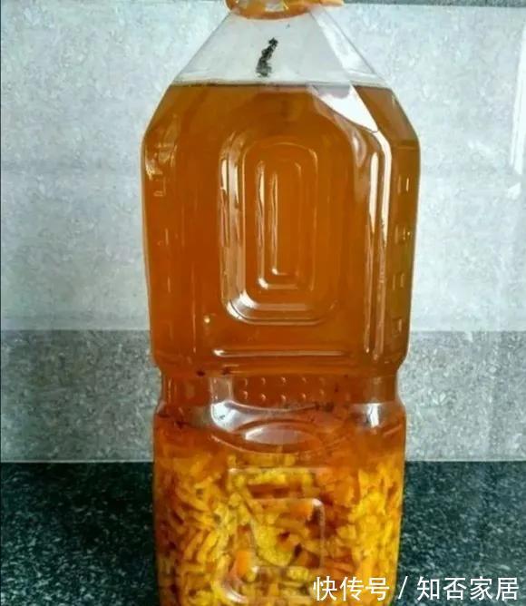 养花盆土硬邦邦,自制一碗水,土壤松软似面包,肥力足