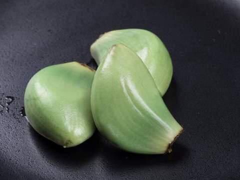 米醋|腊八蒜最忌直接加醋腌,牢记4个小妙招,大蒜又脆又香绿得快