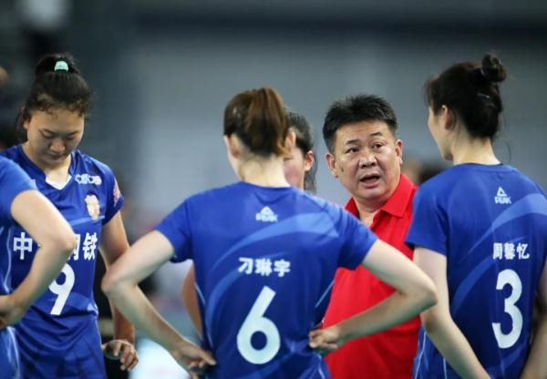 女排|56岁蔡斌再度执掌中国女排，曾任江苏女排主教练！