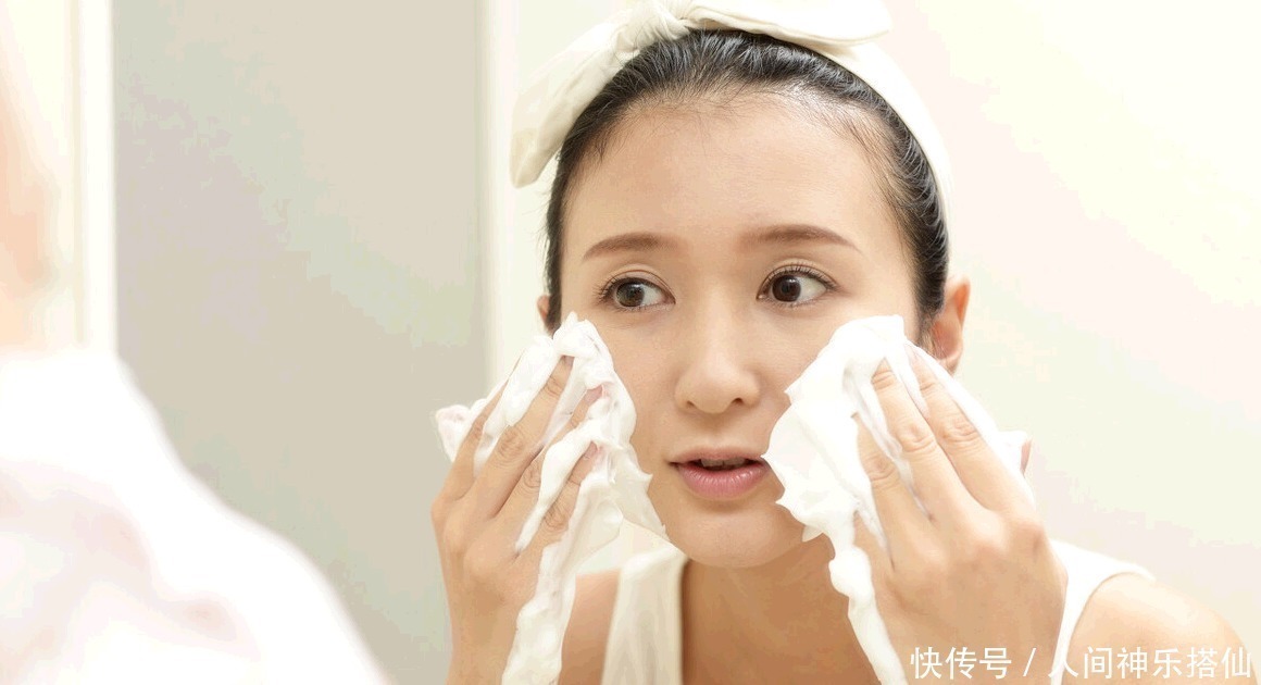皮肤|4个错误的洗脸方式你踩雷了吗女生再不注意,皮肤越洗越差