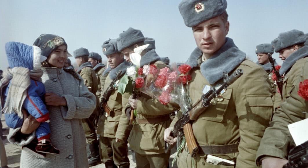 到底|80年代苏联拥有430万大军,但兵力仍严重不足,到底需要多少才算合适?