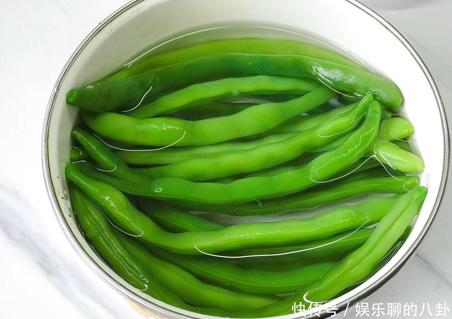  味道|家常菜：肉丝四季豆，脆爽鲜香微辣下饭，食材简单味道不简单