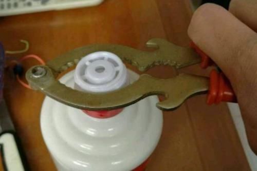 员工|茅台酒瓶口珠子是玻璃还是水晶?茅台内部员工这样透漏,这两颗珠子有啥用呢