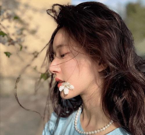 赵薇|脸上有3个特点,说明你是“苹果系”女生,又硬又脆的甜美感