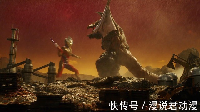 卡尔蜜拉|特利迦奥特曼01：卡尔蜜拉和哥尔巴实力太弱，二打一不敌特利迦