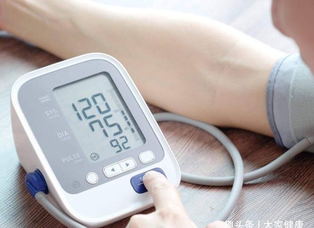 血压升高|高血压不能碰洋葱?医生建议:4种食物不妨常吃,有助平稳血压!