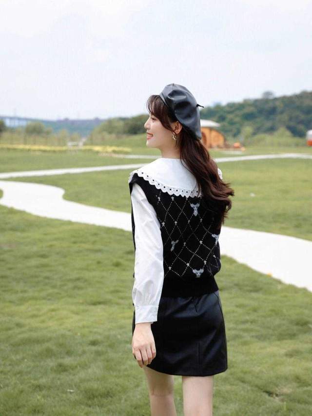 马甲|毛衣马甲背心穿搭指南,泡泡袖衬衫+牛仔裤,怎么看都显得很洋气