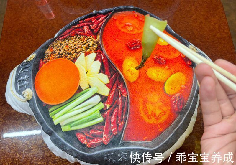 高招！火鍋店老板鄧倫假裝吃火鍋的原因？果然是最會行銷的倫倫子