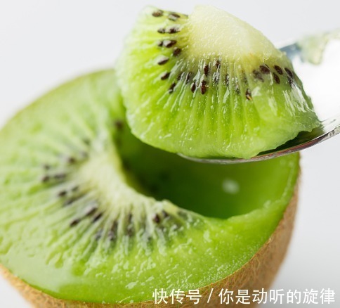 猕猴桃|女性不想老太快,多吃此物,大肚子平了,色斑不见了,肌肤更细腻