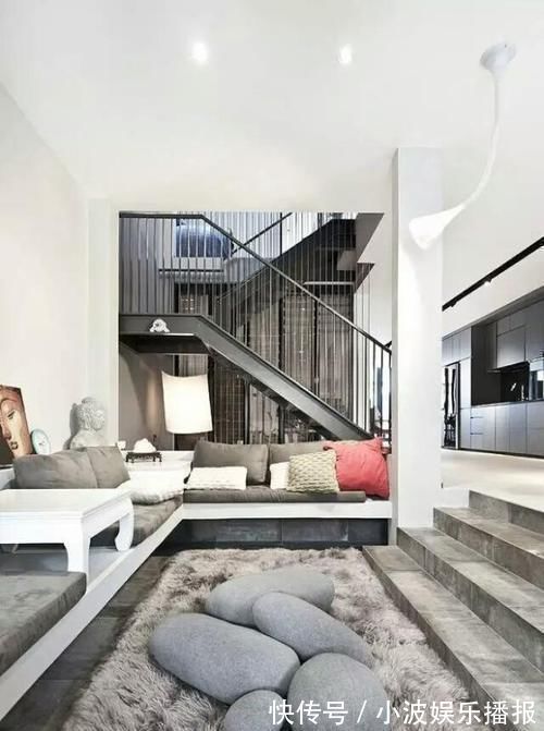 沙发|老公坚持把客厅“下沉”45cm,完工太惊喜,沙发都不用买了