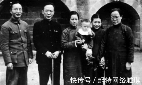 丈夫$妻子在整理丈夫的遗物时,意外发现一封信,看完后却选择离开人世